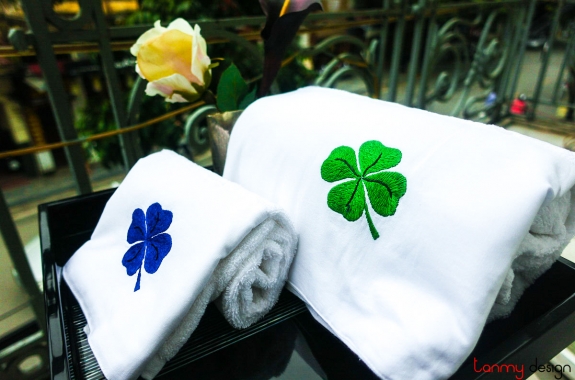 Embroidered towel - Big size 70x120cm - 4 lucky leaves